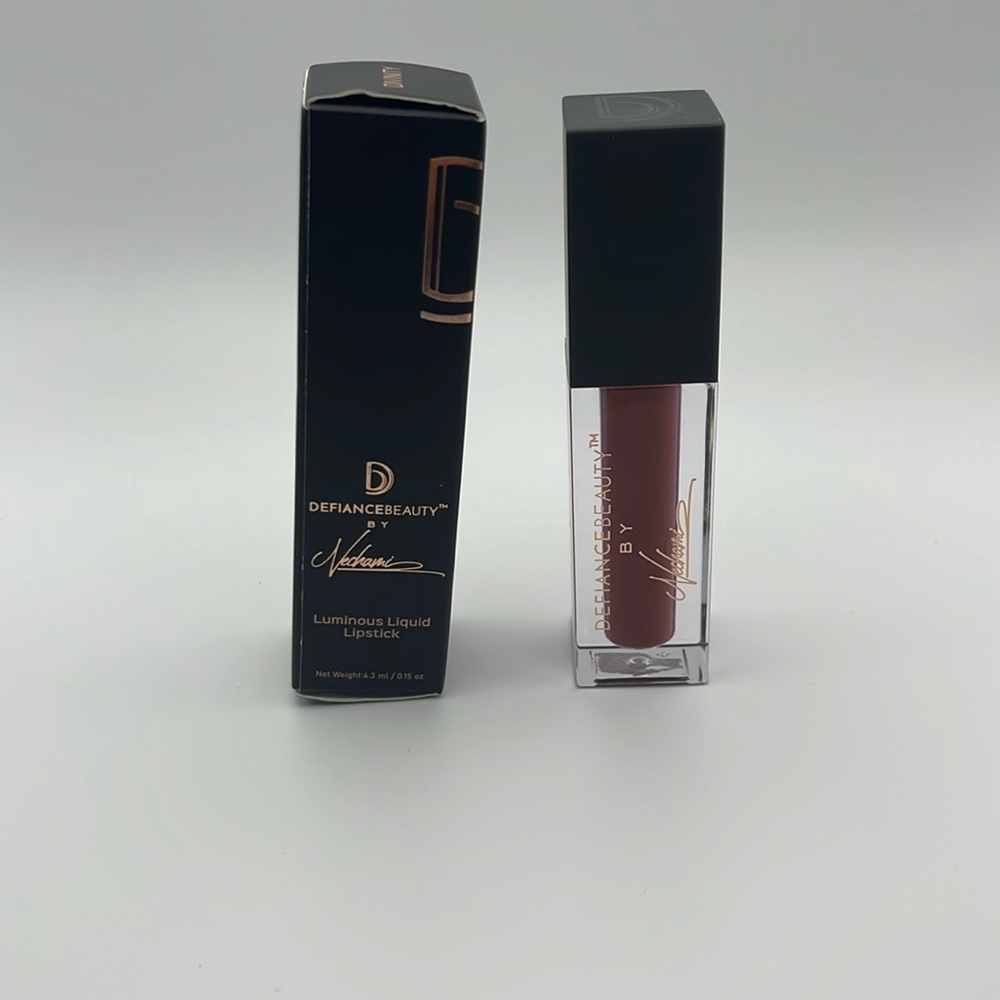 🆕 DEFIANCE BEAUTY Luminous Liquid Lipstick - Shade Divinity